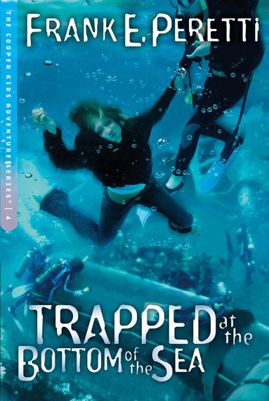 Frank E. Peretti - Trapped at the Bottom of the Sea, Häftad