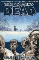 bokomslag The Walking Dead Volume 2: Miles Behind Us