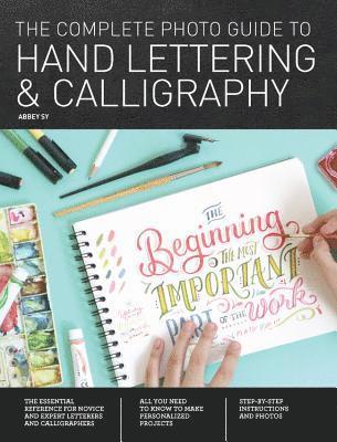 Abbey Sy - Complete Photo Guide to Hand Lettering and Calligraphy: The Essential Reference for Novice and Expert Letterers and Calligraphers, Häftad