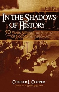 bokomslag In The Shadows Of History: Fifty Years Behind The Scenes Of Cold War Diplomacy
