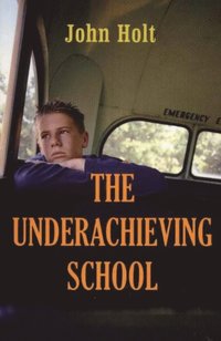 bokomslag Underachieving School