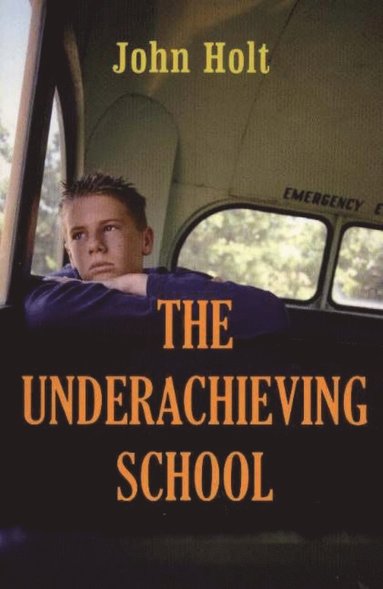 bokomslag Underachieving School