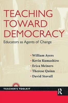 bokomslag Teaching Toward Democracy