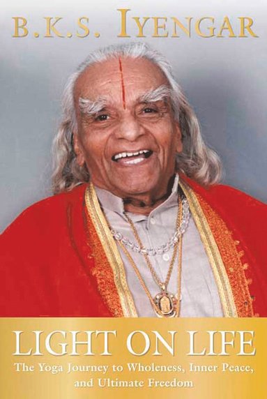 bokomslag Light on Life: The Yoga Journey to Wholeness, Inner Peace, and Ultimate Freedom