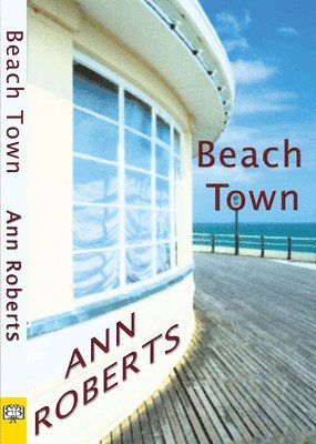 Ann Roberts - Beach Town, Häftad