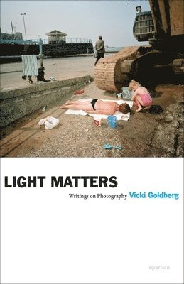 bokomslag Light Matters