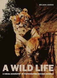 bokomslag Wild life: a visual biography of photographer nick nichols - a visual biogr