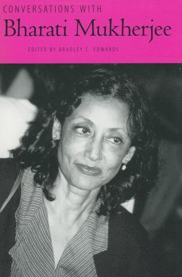 bokomslag Conversations with Bharati Mukherjee