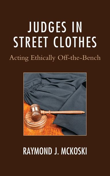 Raymond J. McKoski - Judges in Street Clothes, Inbunden