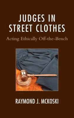 Raymond J. McKoski - Judges in Street Clothes, Häftad
