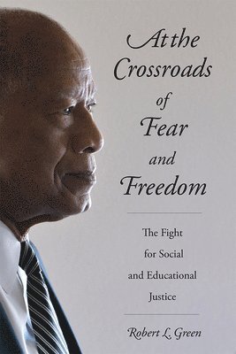 bokomslag At the Crossroads of Fear and Freedom