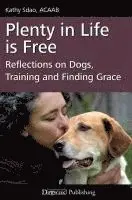 Kathy Sdao - Plenty in Life Is Free: Reflections on Dogs, Training and Finding Grace, Häftad. Tillgänglighet: Lägg i varukorg