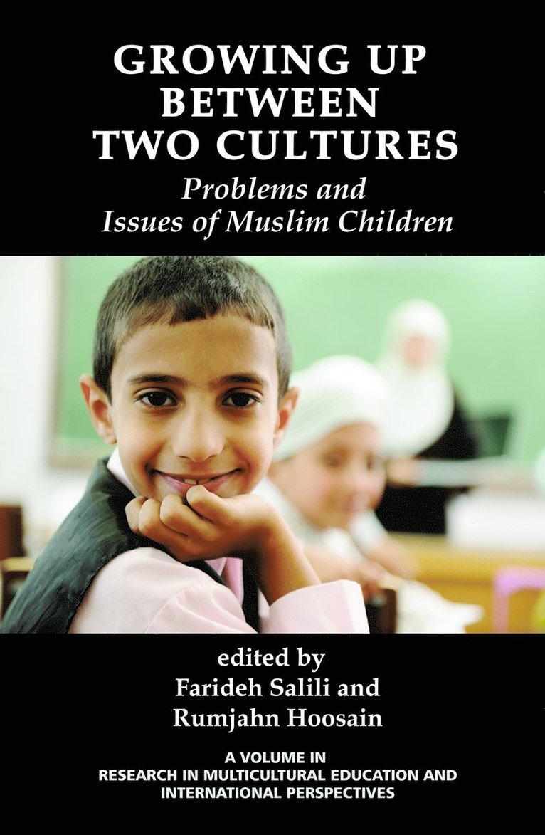 Farideh Salili, Rumjahn Hoosain - Growing Up Between Two Cultures, Häftad