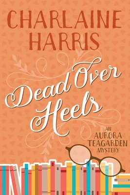 Charlaine Harris - Dead Over Heels: An Aurora Teagarden Mystery, Häftad