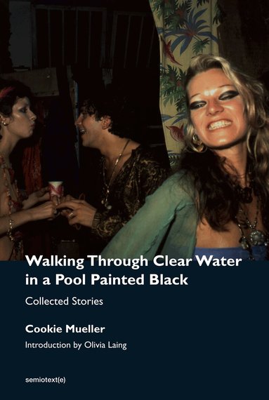 Cookie Mueller, Olivia Laing, Hedi El Kholti, Chris Kraus, Amy Scholder - Walking Through Clear Water in a Pool Painted Black, Häftad