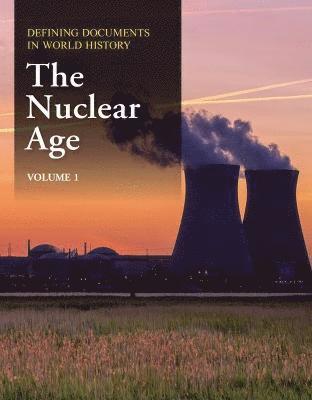 Michael Shally-Jensen - Defining Documents in World History: The Nuclear Age, Inbunden