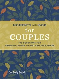 bokomslag Moments with God for Couples: 100 Devotions for Growing Closer to God and Each Other