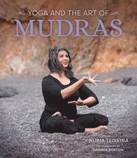 bokomslag Yoga and the Art of Mudras