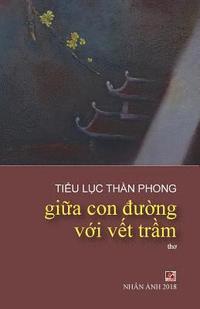 bokomslag Giua Con Duong Voi Vet Tram