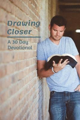 bokomslag Drawing Closer: A 30 Day Devotional