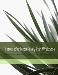 bokomslag Domestic Violence Safety Plan Workbook: A Comprehensive Guide That Can Help Keep You Safer Whether You Stay or Leave