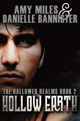 Danielle Bannister, Amy Miles - Hollow Earth, Häftad
