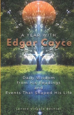 bokomslag A Year with Edgar Cayce: Daily Wisdom from His Readings and Events That Shaped His Life