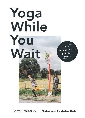 Judith Stoletzky - Yoga While You Wait, Inbunden