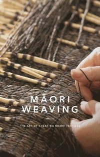bokomslag Maori Weaving