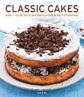 bokomslag Classic Cakes: More Than 140 Delicious Bakes Shown in 270 Photographs