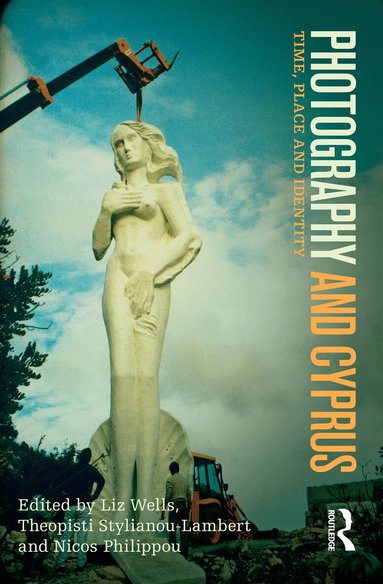 Liz Wells, Theopisti Stylianou-Lambert, Nicos Philippou - Photography and Cyprus, Inbunden