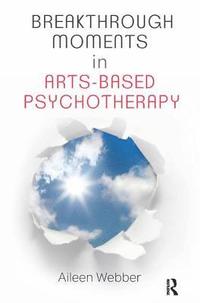 bokomslag Breakthrough Moments in Arts-Based Psychotherapy