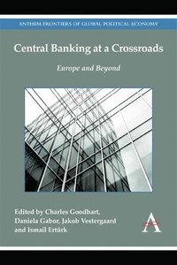 bokomslag Central Banking at a Crossroads