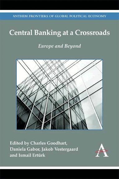 Charles Goodhart, Daniela Gabor, Jakob Vestergaard, Ismail Ertürk - Central Banking at a Crossroads, Inbunden