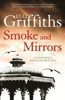 Elly Griffiths - Smoke and Mirrors, Häftad