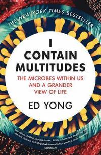 bokomslag I Contain Multitudes: The Microbes Within Us and a Grander View of Life