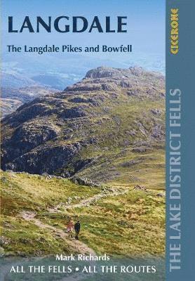 Mark Richards - Walking the Lake District Fells - Langdale, Häftad