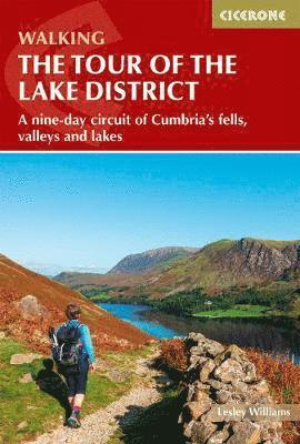 Lesley Williams - Walking the Tour of the Lake District, Häftad