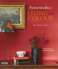 bokomslag Farrow & Ball Living with Colour