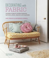 bokomslag Decorating with Fabric: Hundreds of Ideas for Window Treatments, Bed Linens, Pillows, Slipcovers and Lampshades