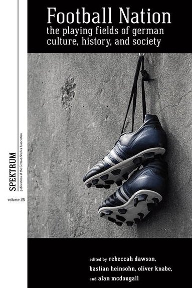Rebeccah Dawson, Bastian Heinsohn, Oliver Knabe, Alan McDougall - Football Nation, Häftad