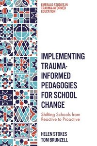 bokomslag Implementing Trauma-Informed Pedagogies for School Change