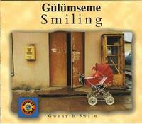 bokomslag Smiling (English-Turkish)