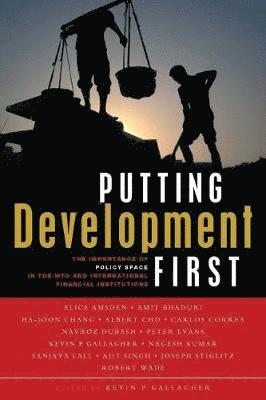 Kevin P. Gallagher - Putting Development First: The Importance of Policy Space in the Wto and International Financial Institutions, Häftad