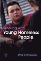 Phil Robinson - Working with Young Homeless People, Häftad