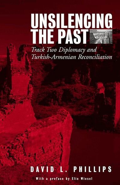 David L. Phillips - Unsilencing the Past, Inbunden