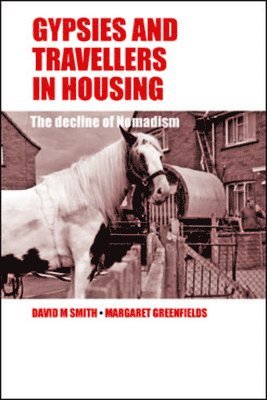 bokomslag Gypsies and Travellers in Housing