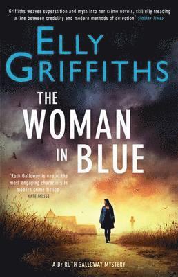 Elly Griffiths - The Woman In Blue, Häftad