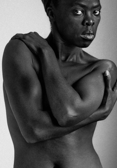 Sarah Allen, Yasufumi Nakamori - Zanele Muholi, Häftad