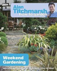 bokomslag Alan Titchmarsh How to Garden: Weekend Gardening